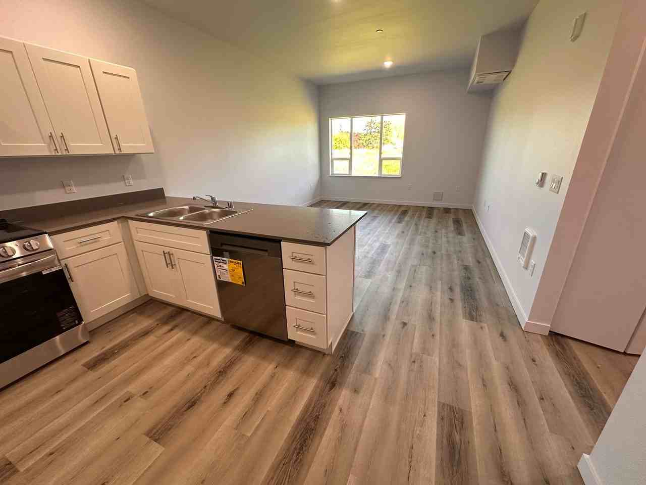 Beautiful 1, 2 and 3 bedroom homes available near Clark College! - Photo 3 of 27