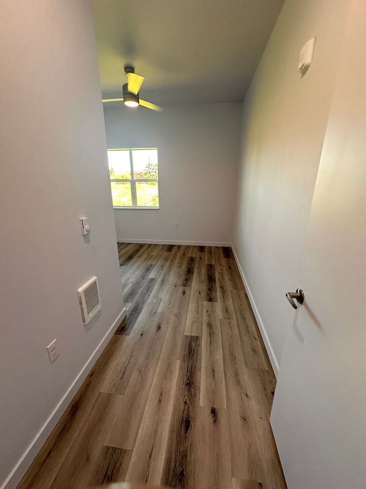 Beautiful 1, 2 and 3 bedroom homes available near Clark College! - Photo 5 of 27