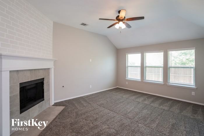 6320 Red Cliff Dr - Photo 2 of 15