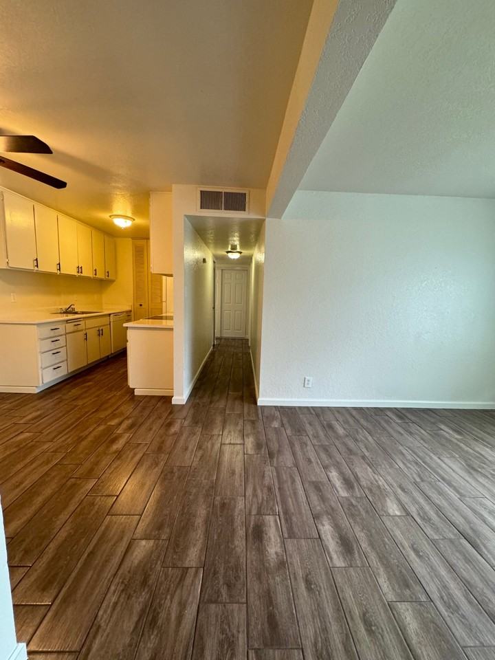 645 Queens Ave - Photo 3 of 9