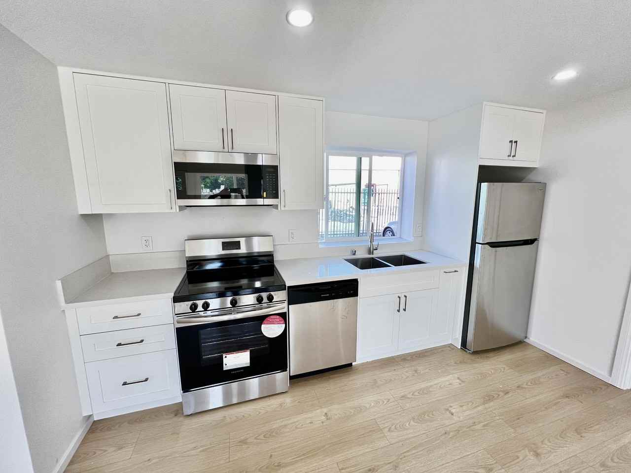 3118 1/2 W 109th St #3-4 - Photo 3 of 19