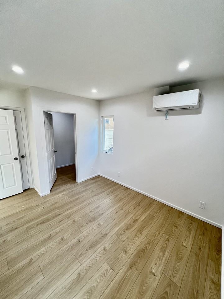 3118 1/2 W 109th St #3-4 - Photo 7 of 19