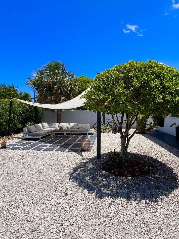 2756 Ne 32nd St #4 - Photo 4 of 5