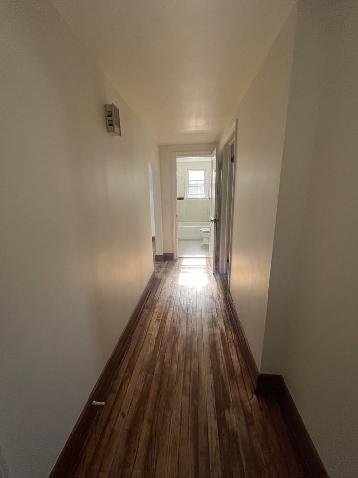 28 Glenwood Blvd #2ndFL - Photo 3 of 12