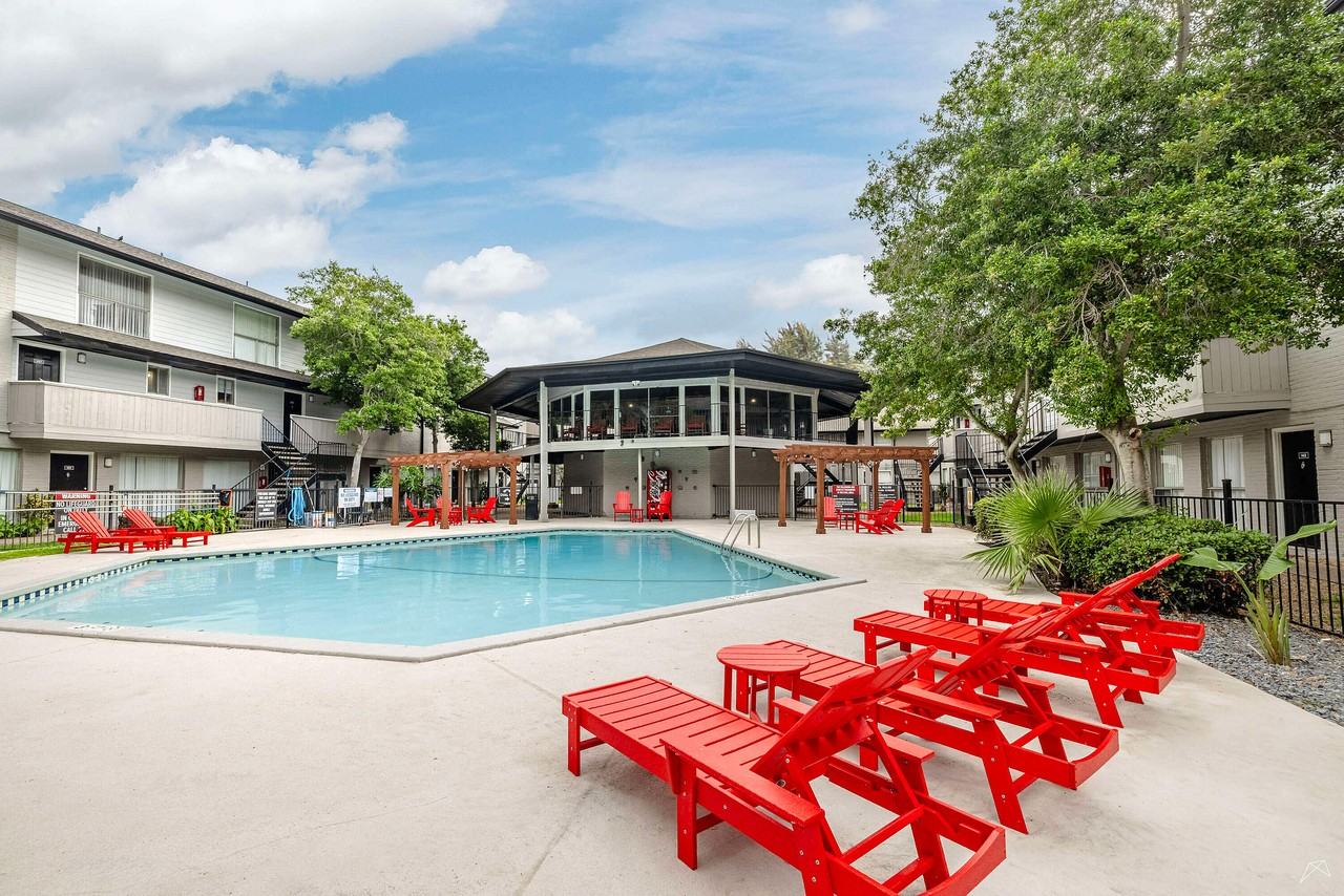 4443 Ocean Drive - Photo 3 of 47