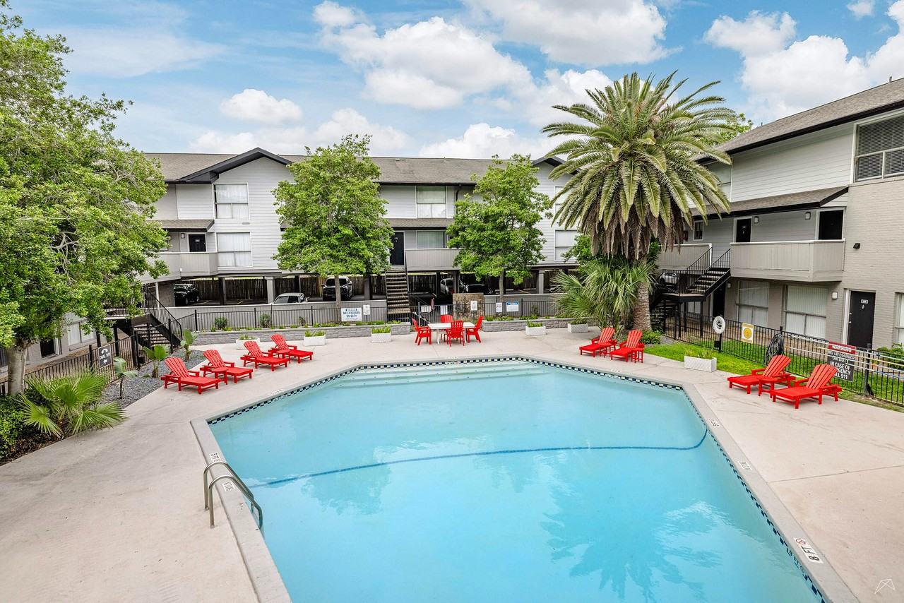 4443 Ocean Drive - Photo 4 of 47