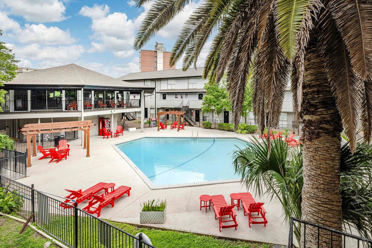 4443 Ocean Drive - Photo 5 of 47