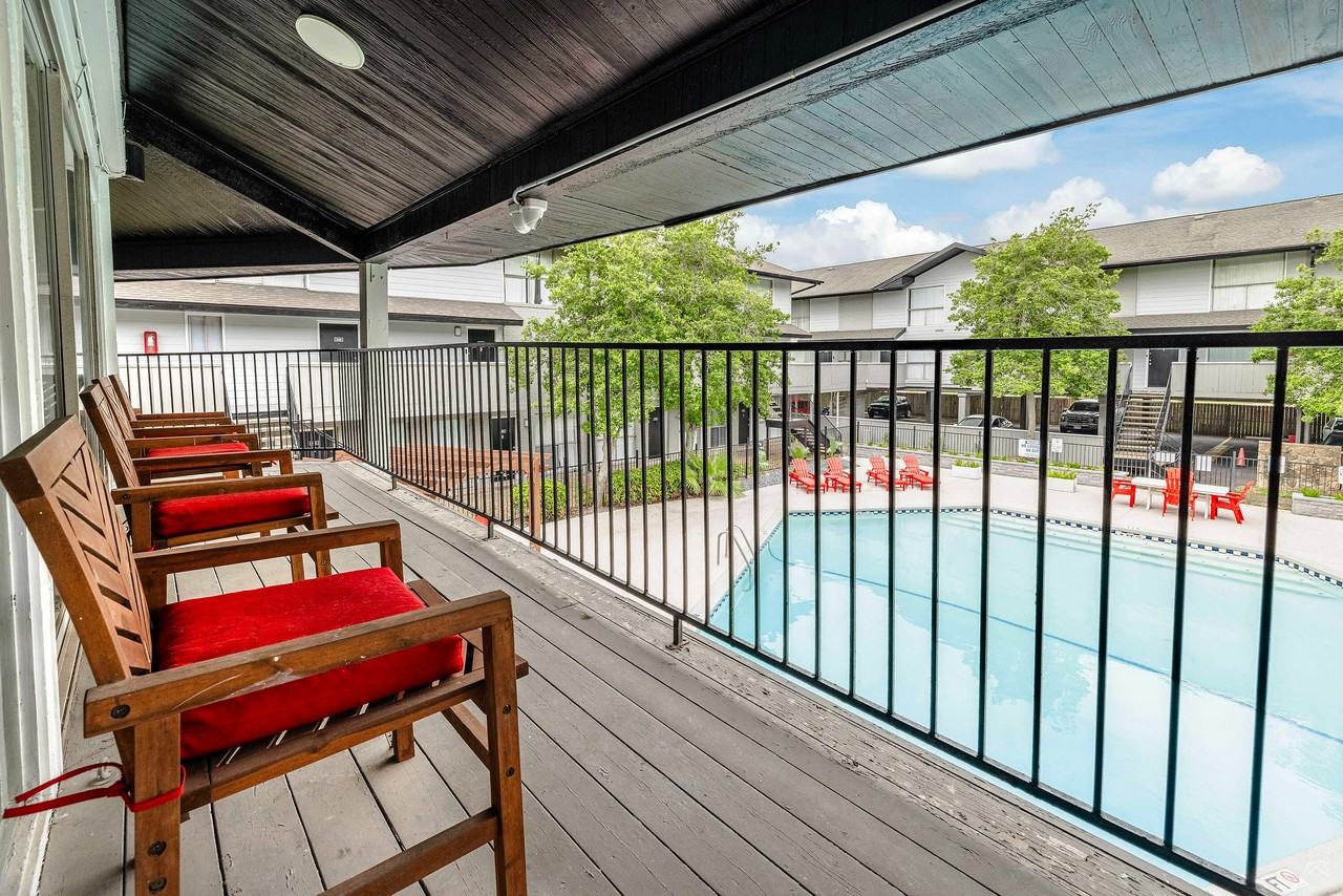 4443 Ocean Drive - Photo 6 of 47