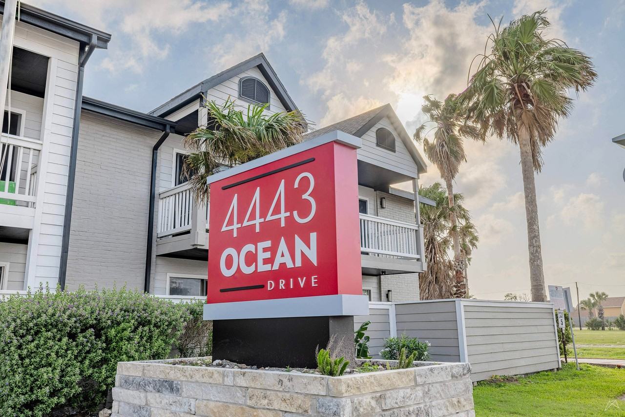 4443 Ocean Drive - Photo 7 of 47