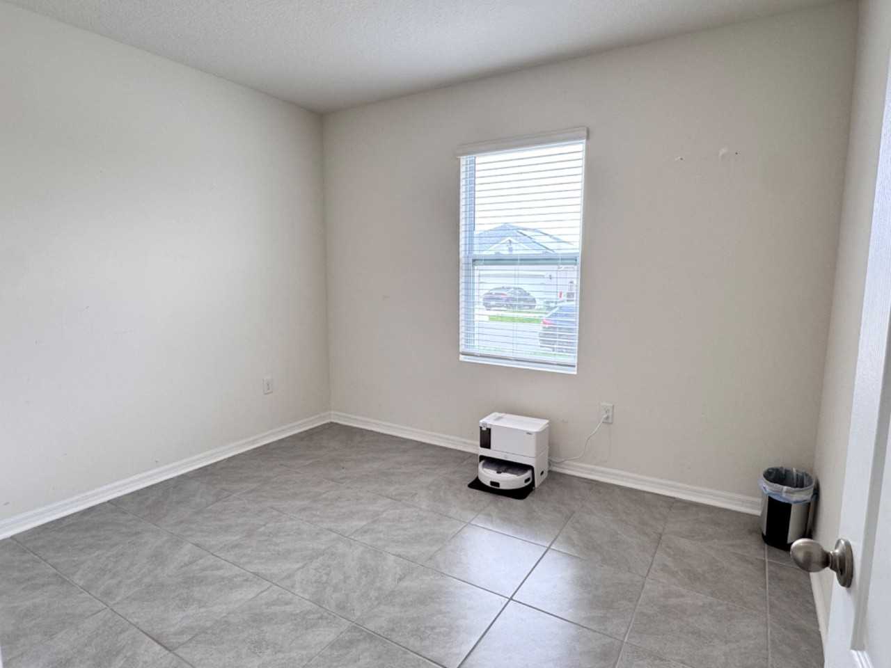 325 Meadowbrook Blvd - Photo 5 of 11