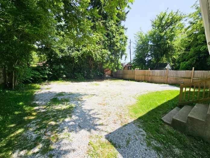 905 Berwin St - Photo 3 of 3