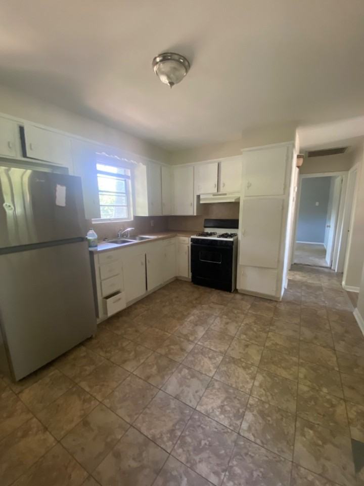 5409 Daffodil Ave - Photo 2 of 16