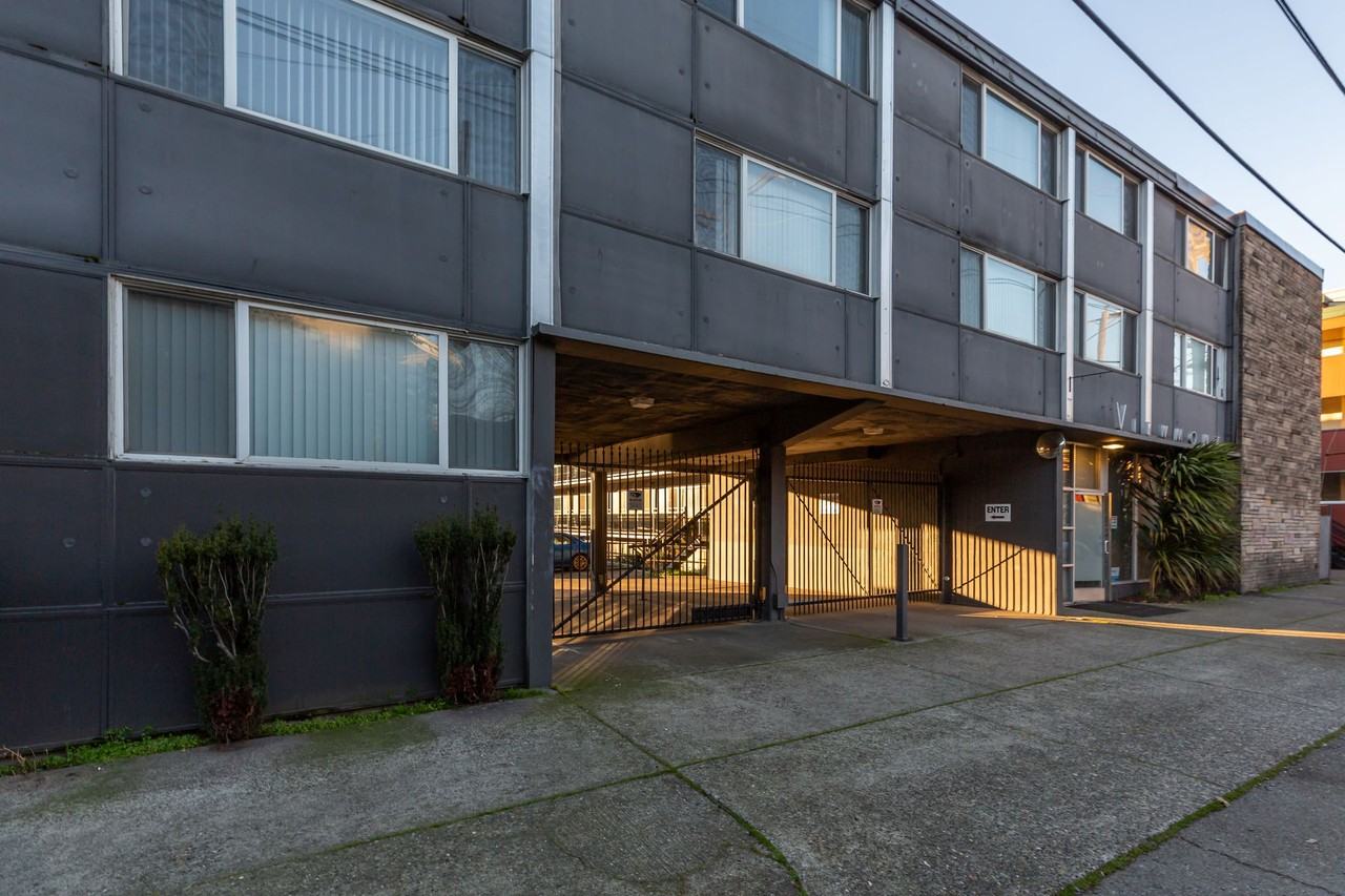 Viewmont Apartments | SPECIAL OFFER: Second Month FREE RENT! - Photo 2 of 38