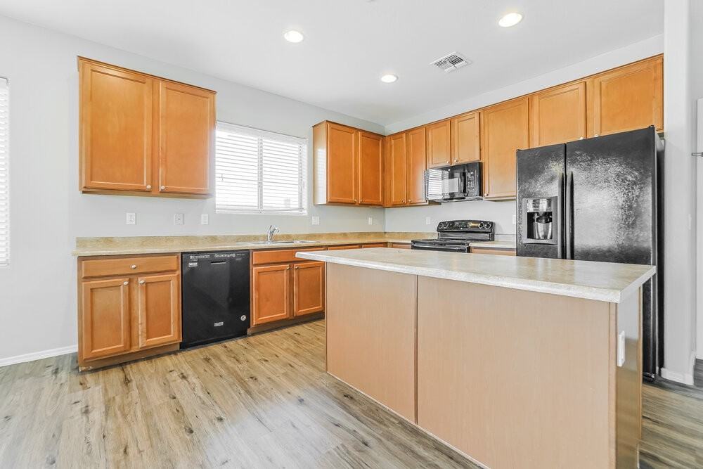 38241 W Padilla St - Photo 7 of 17