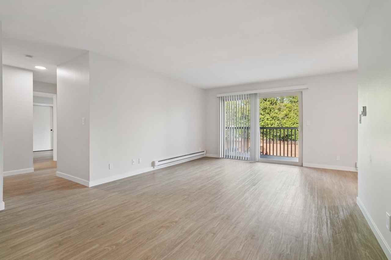 Nordic Manor - Photo 6 of 26