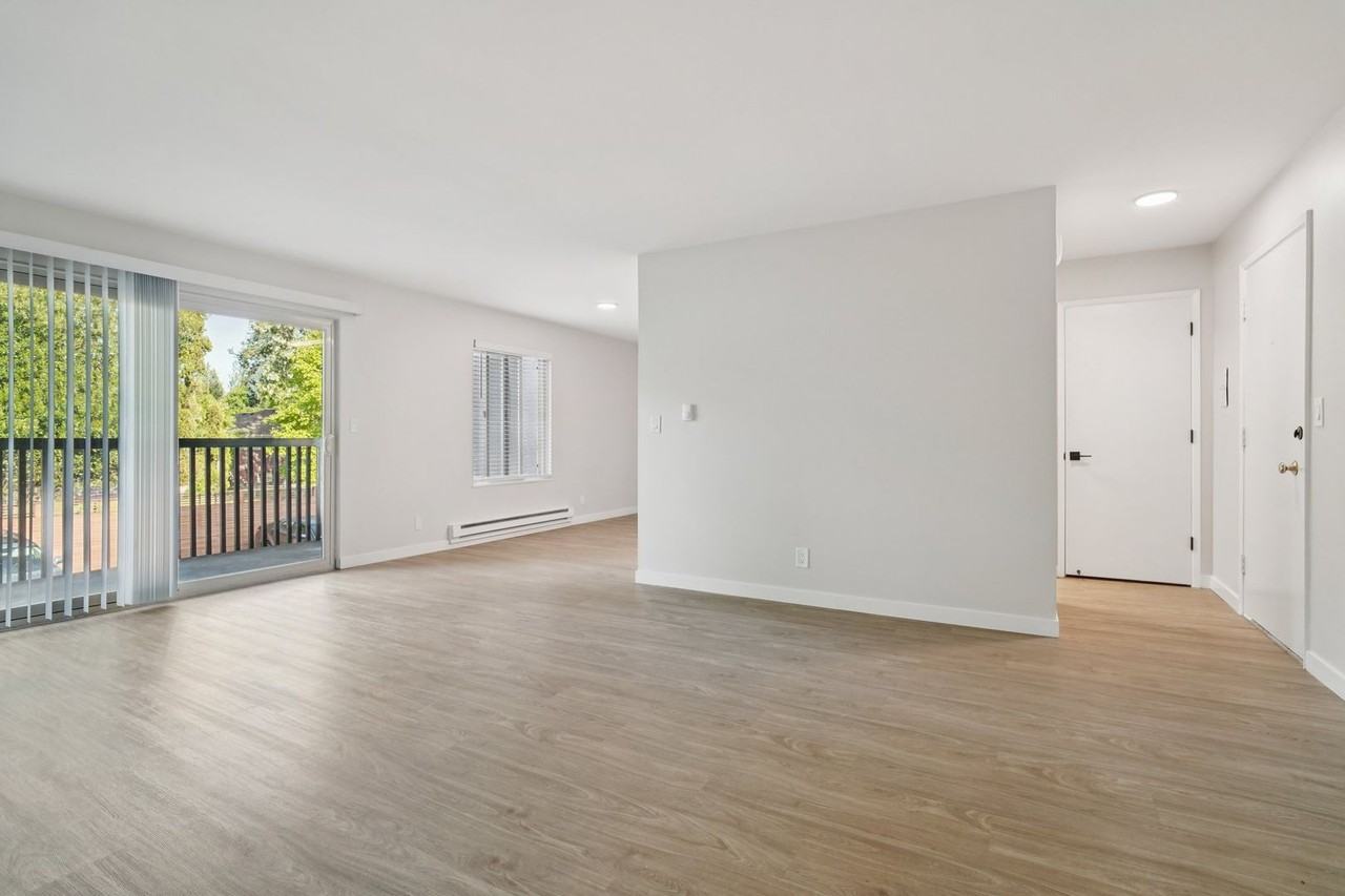 Nordic Manor - Photo 7 of 26