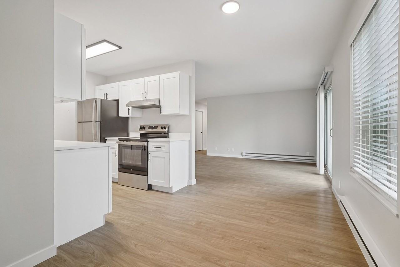 Nordic Manor - Photo 3 of 26