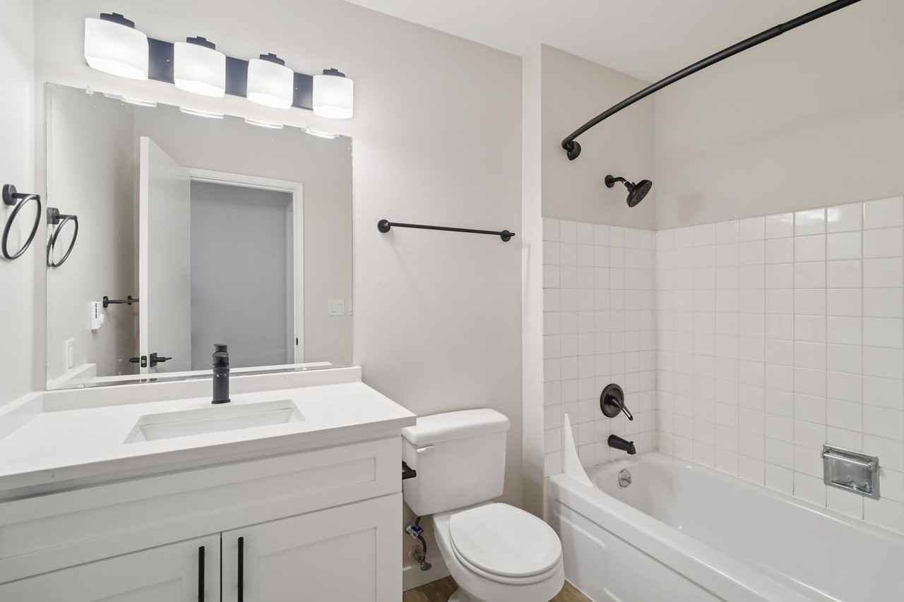 Nordic Manor - Photo 4 of 26