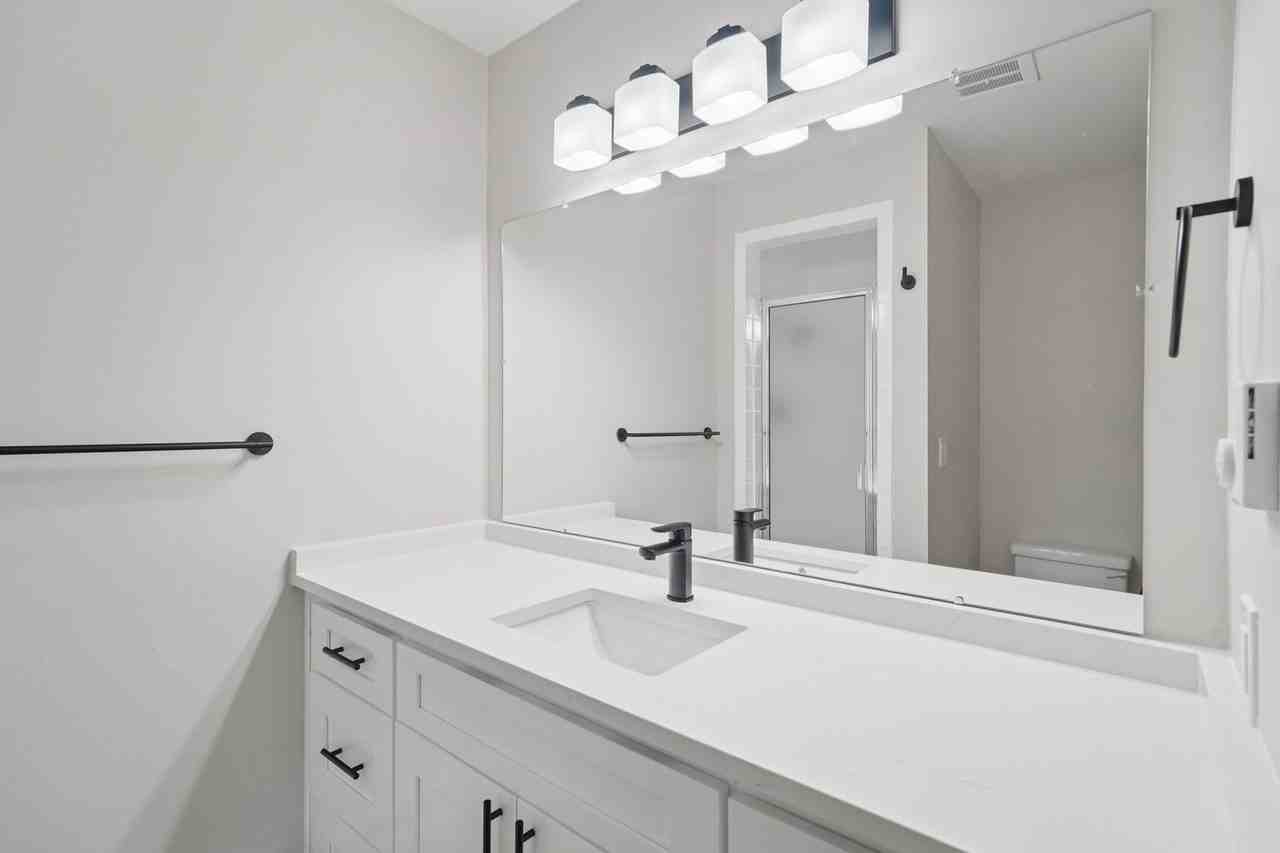 Nordic Manor - Photo 5 of 26