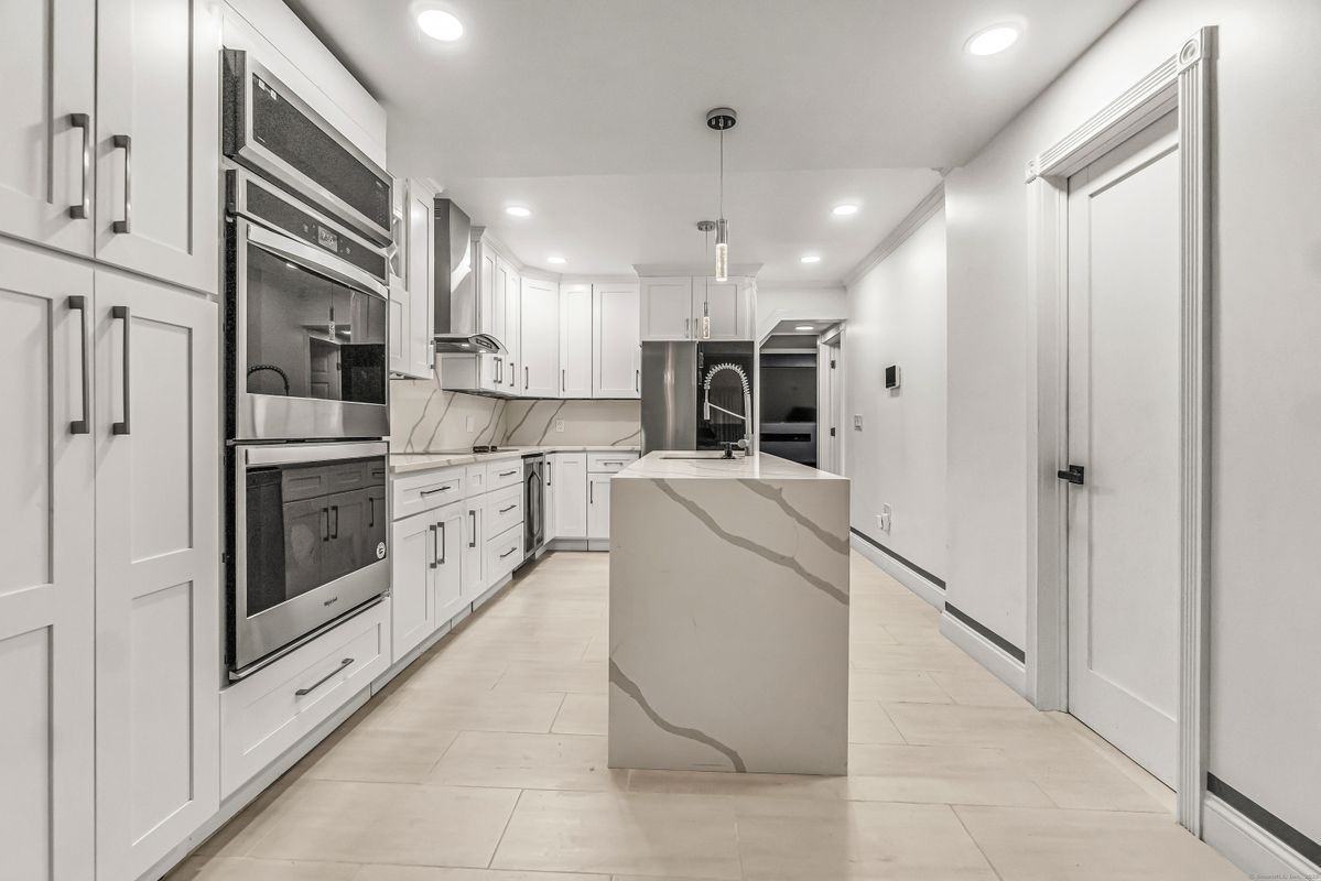 154 Temple St ##1 - Photo 3 of 22