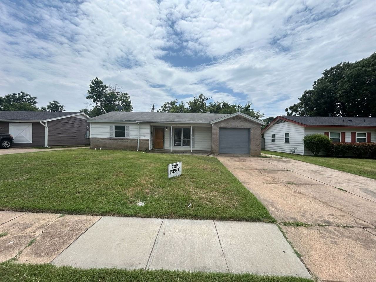 1818 Anderson St - Photo 2 of 17