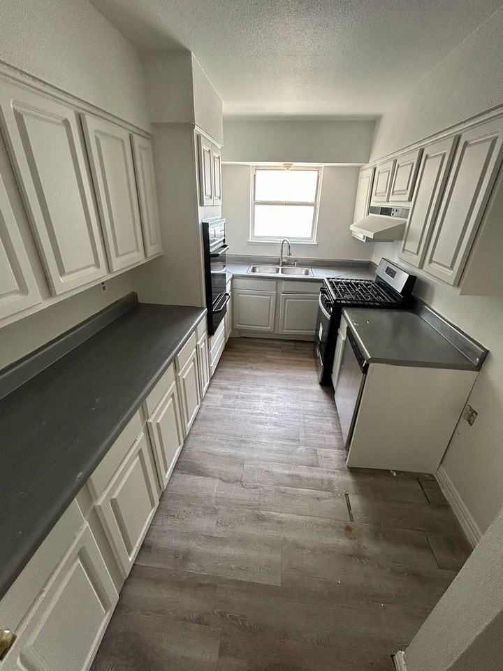 1818 Anderson St - Photo 7 of 17