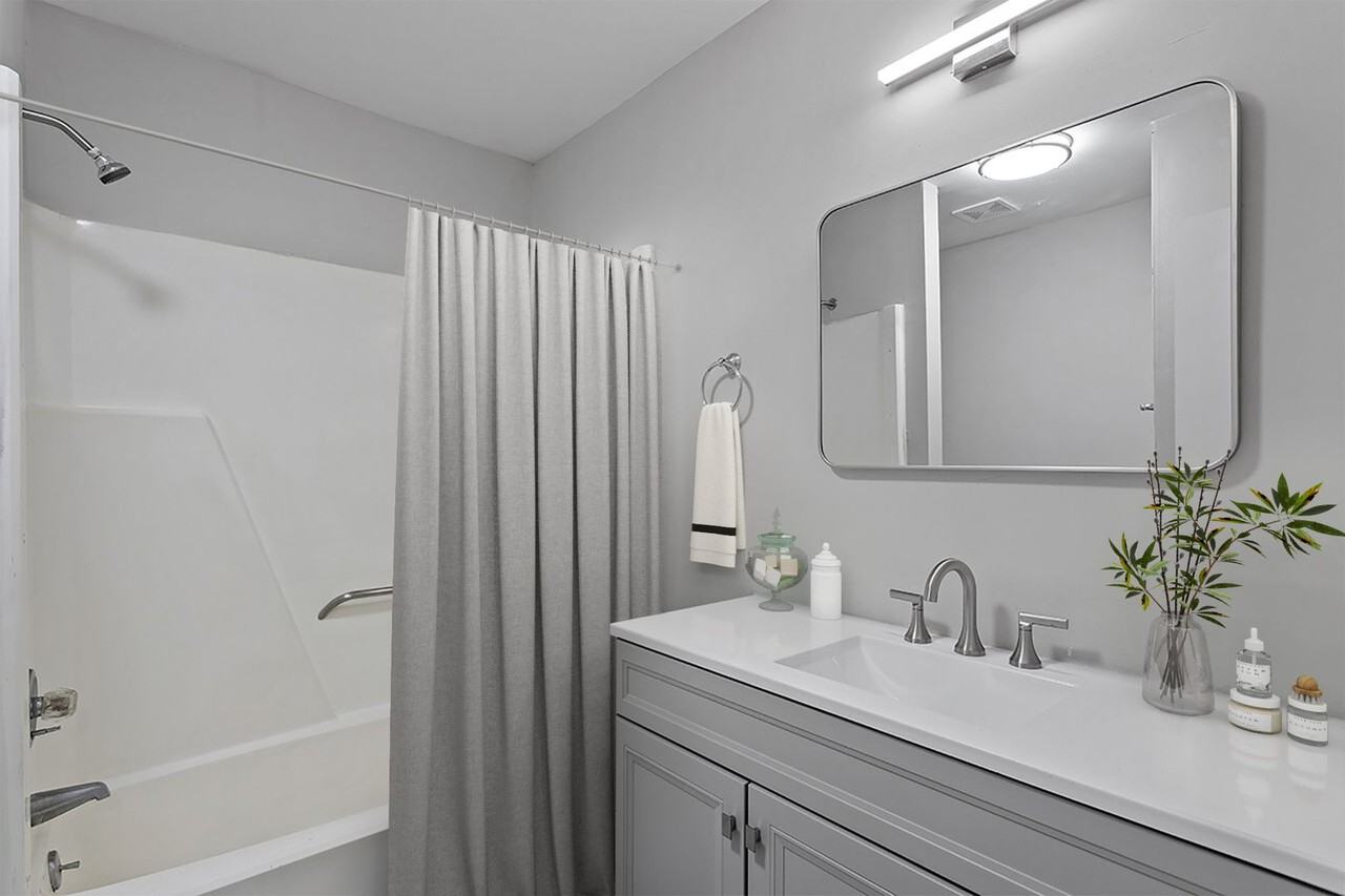 707 Moore St - Photo 4 of 8