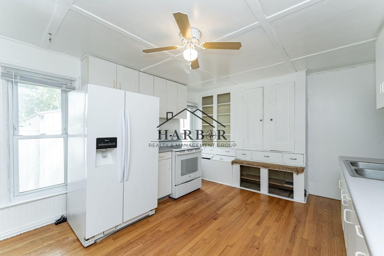 225 10th St Nw - Photo 3 of 18