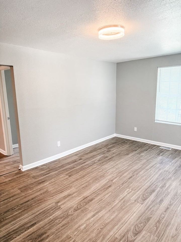 4033 Ivy Ave - Photo 3 of 12