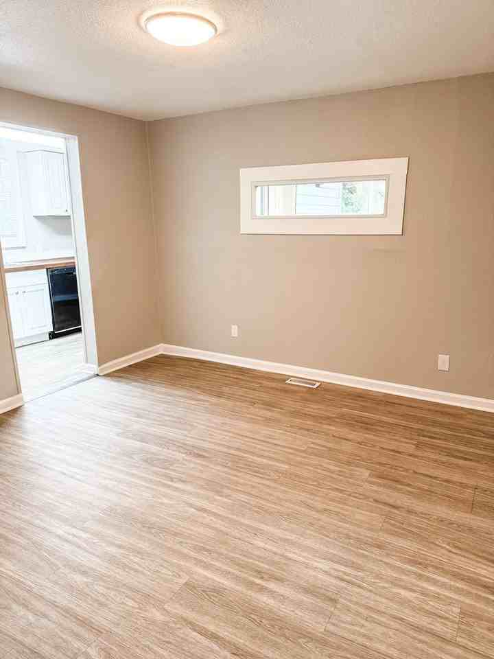 4033 Ivy Ave - Photo 4 of 12