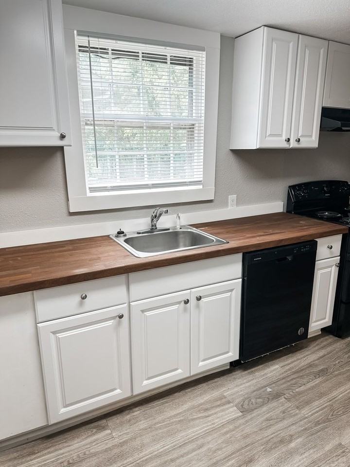 4033 Ivy Ave - Photo 5 of 12