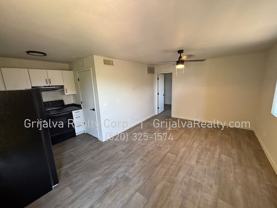 2322 N Elaine Blvd - Photo 1 of 1