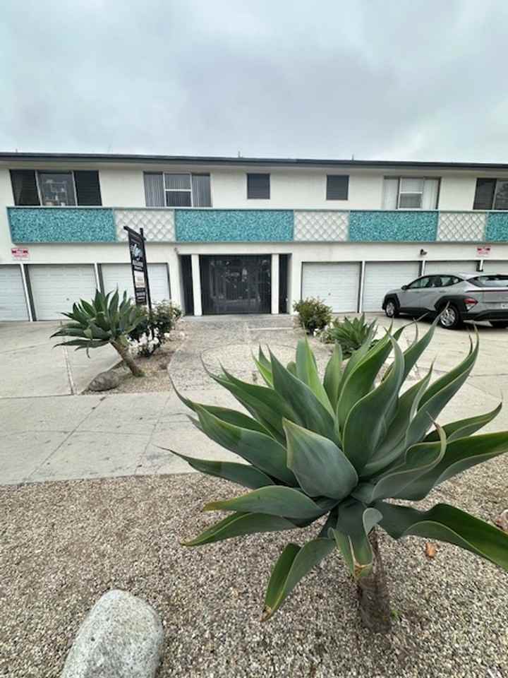 3747 CLARINGTON AVE - Photo 4 of 26