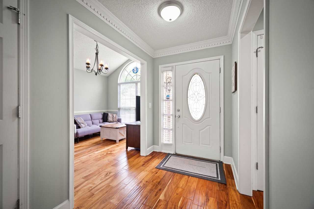 12241 Breckenridge Ct - Photo 3 of 31