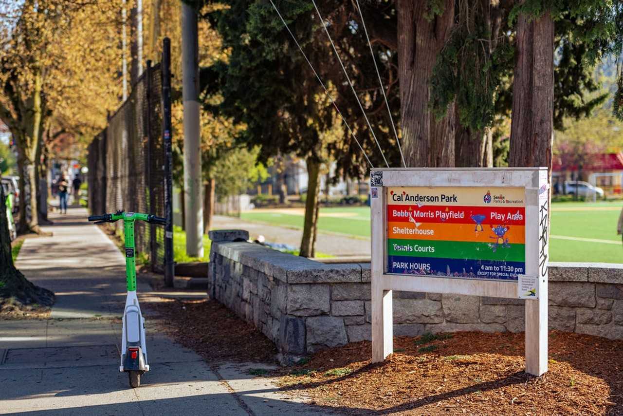 De Selm Apartments | Vintage Architecture with Fresh Modern Interiors - Photo 7 of 30