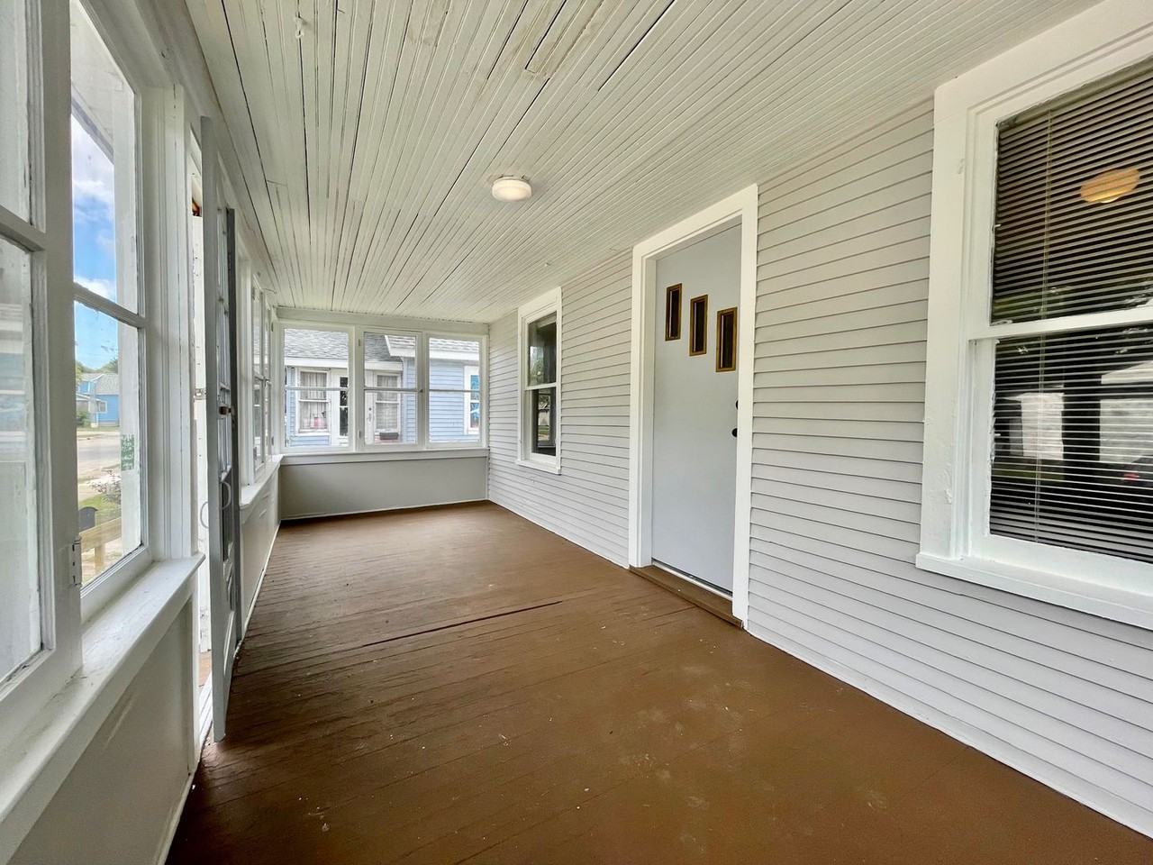 925 Fleming Ave - Photo 2 of 15