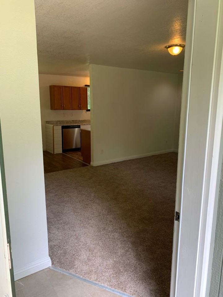 110 E Peyton Pl - Photo 3 of 13