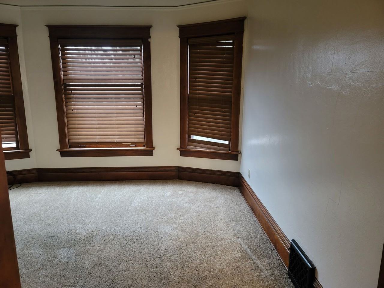 2849 S Herman St - Photo 2 of 13