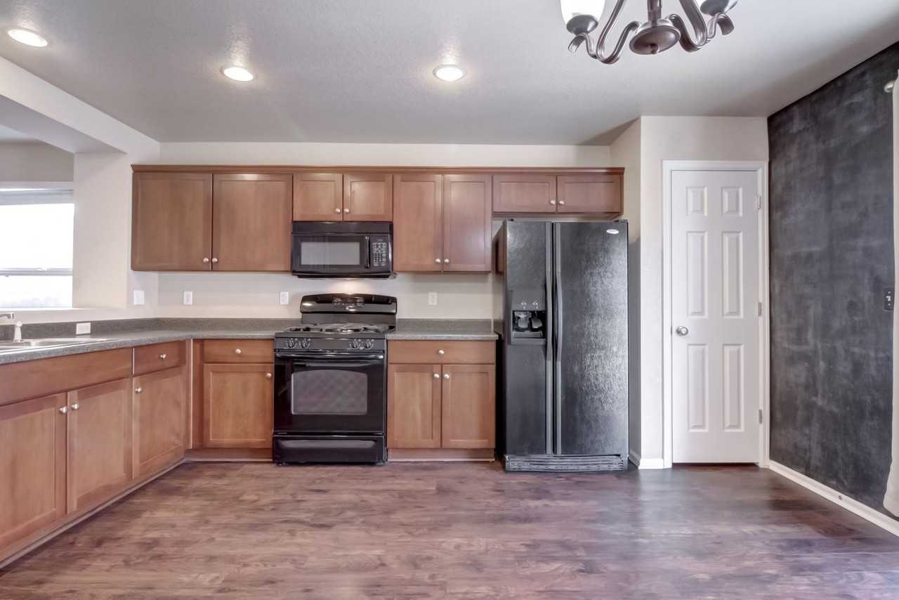5514 Lewiston St - Photo 7 of 45
