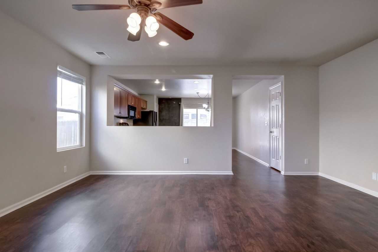 5514 Lewiston St - Photo 4 of 45