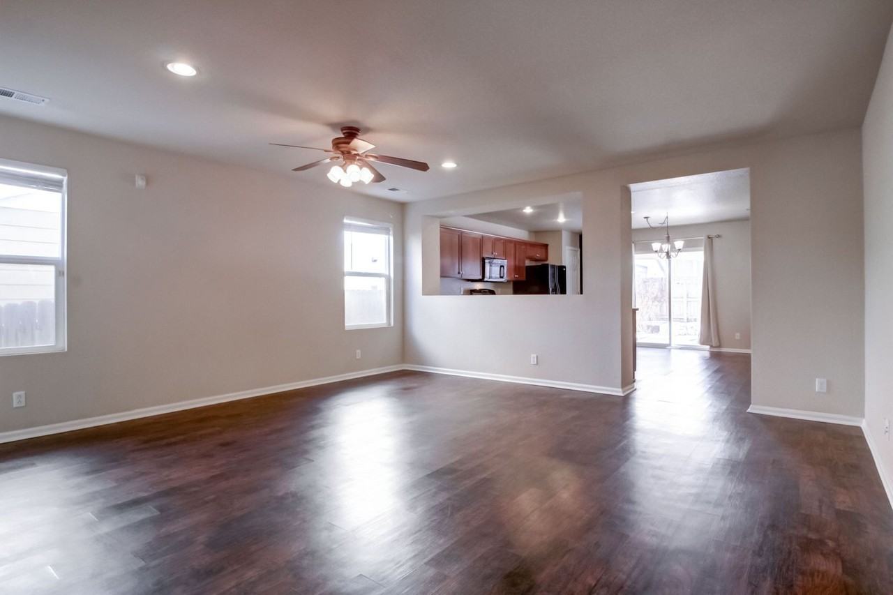 5514 Lewiston St - Photo 3 of 45