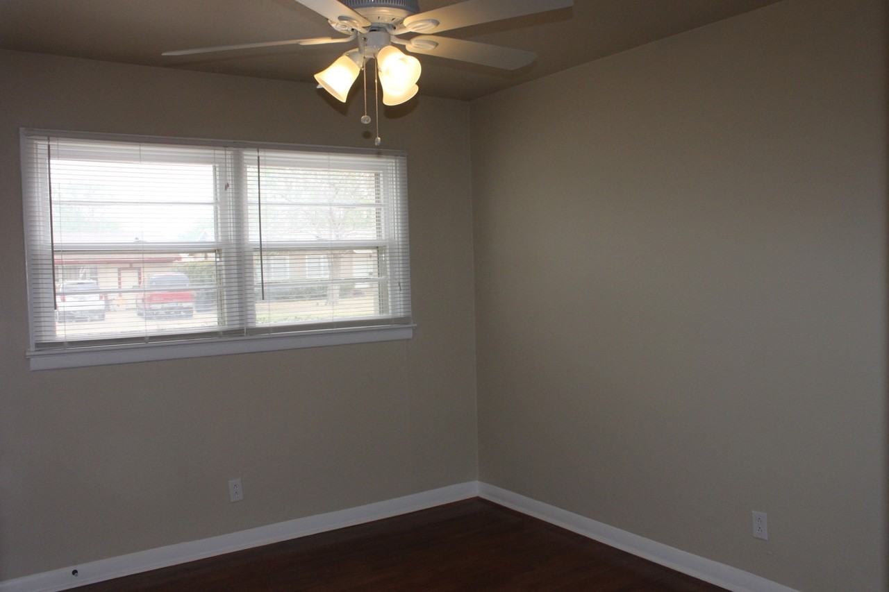 4414 45th St - Photo 5 of 28