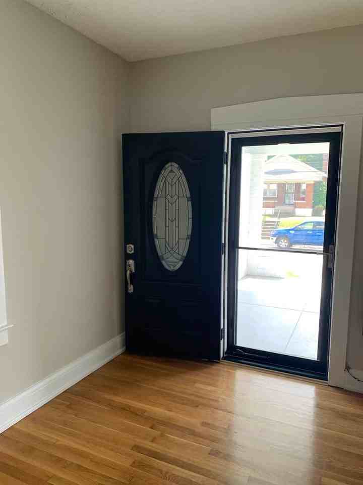 965 Vine St - Photo 3 of 18