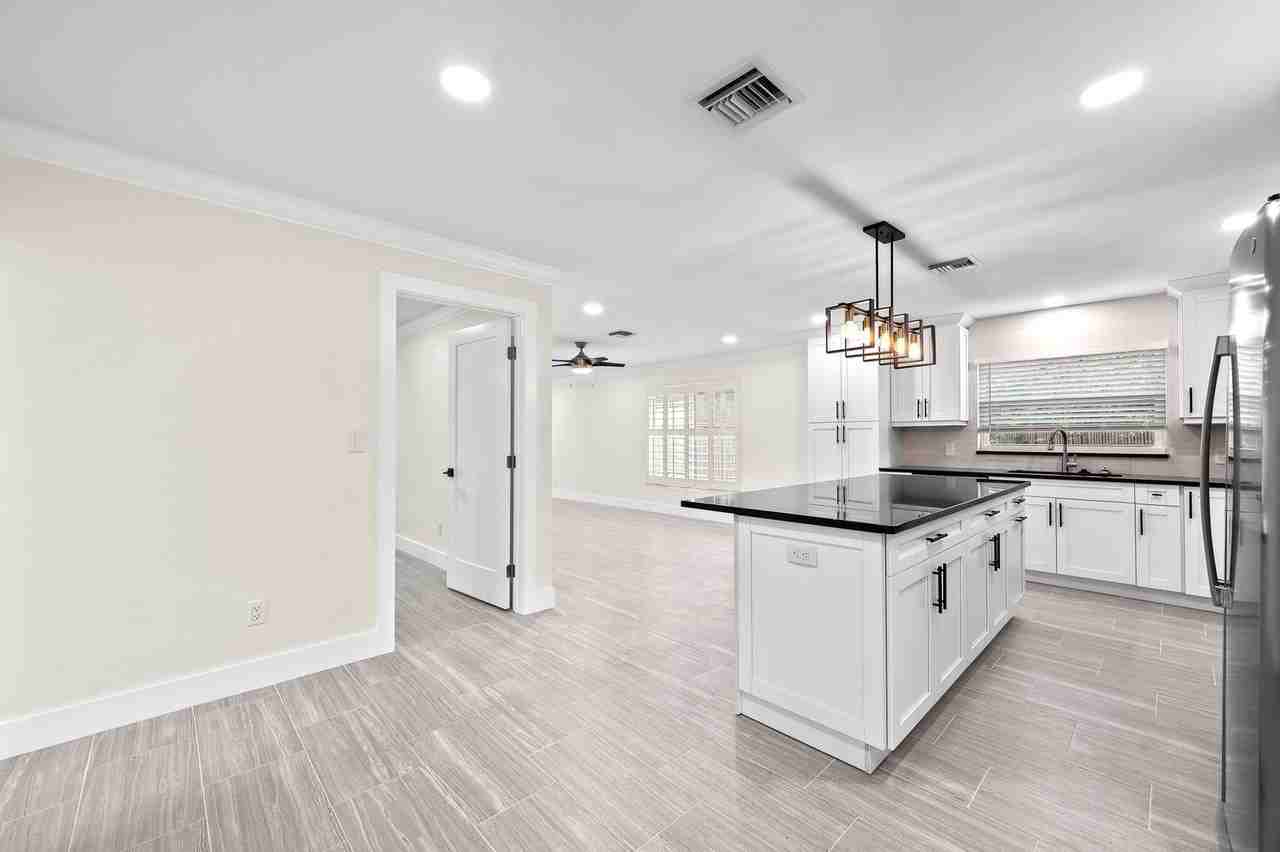 548 93rd Ave N - Photo 5 of 30