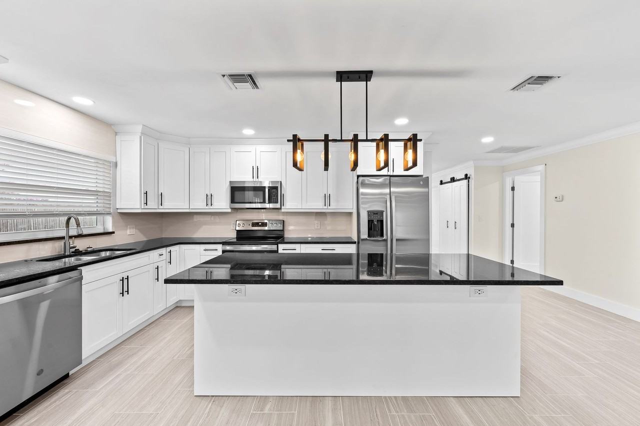 548 93rd Ave N - Photo 7 of 30