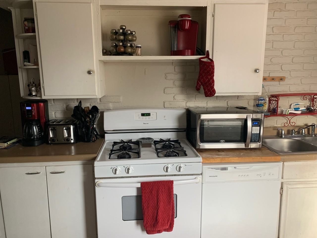 4360 Zane Ave N - Photo 2 of 6