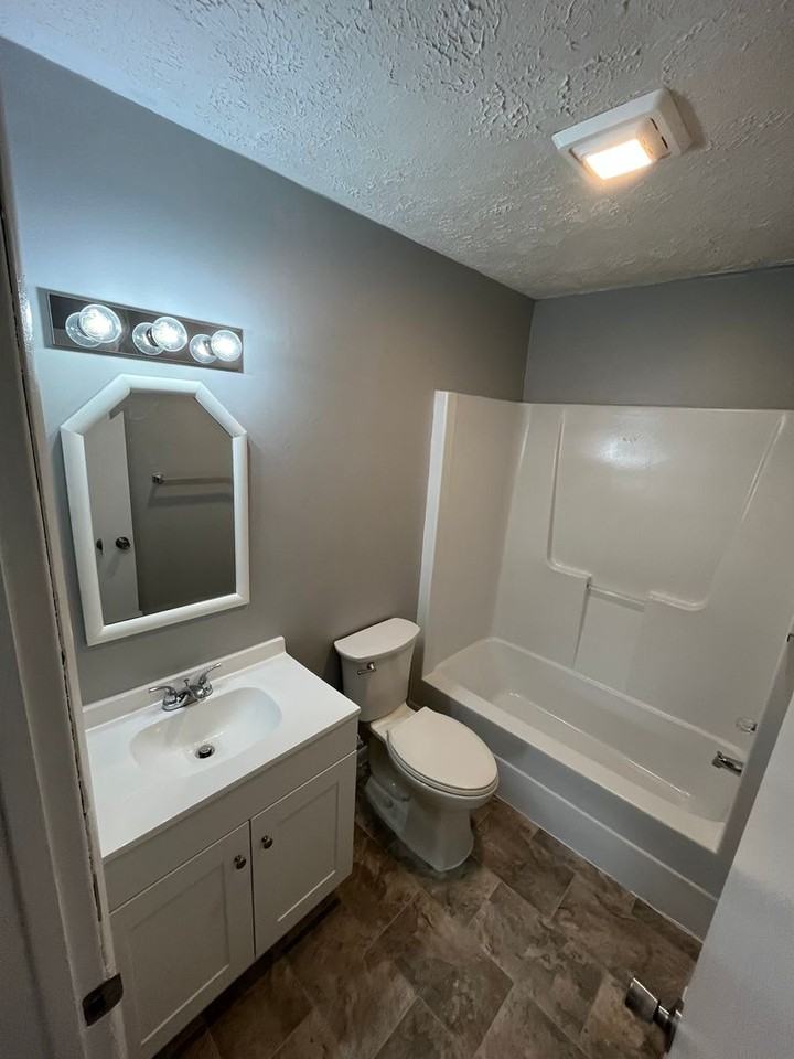 1017 N Jackson St - Photo 2 of 3