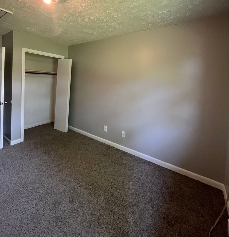 1017 N Jackson St - Photo 3 of 3