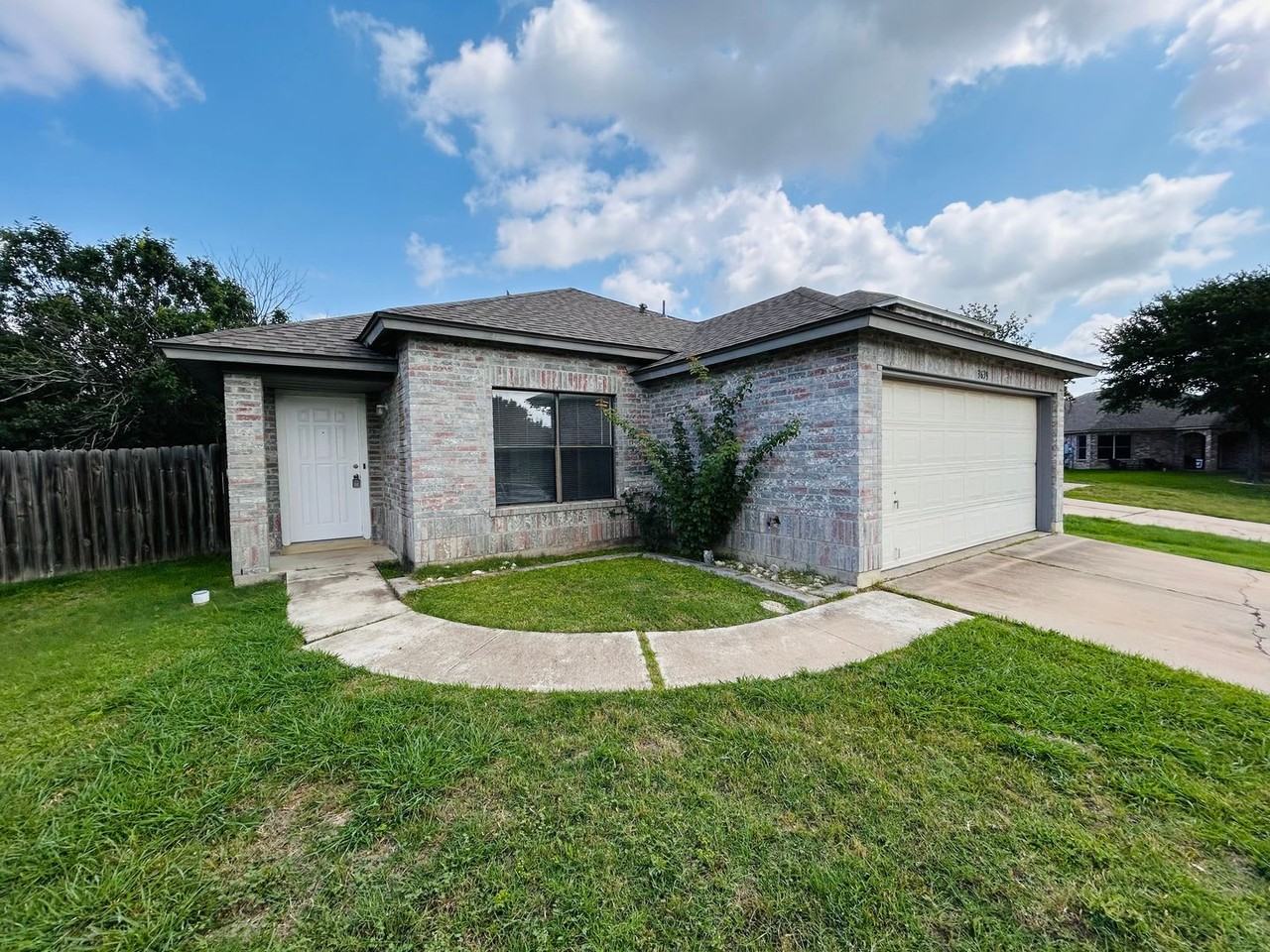 3639 Bass Loop - Photo 3 of 16