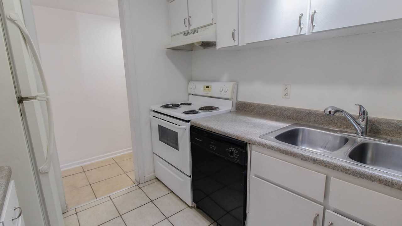 119 Krueger St - Photo 3 of 14